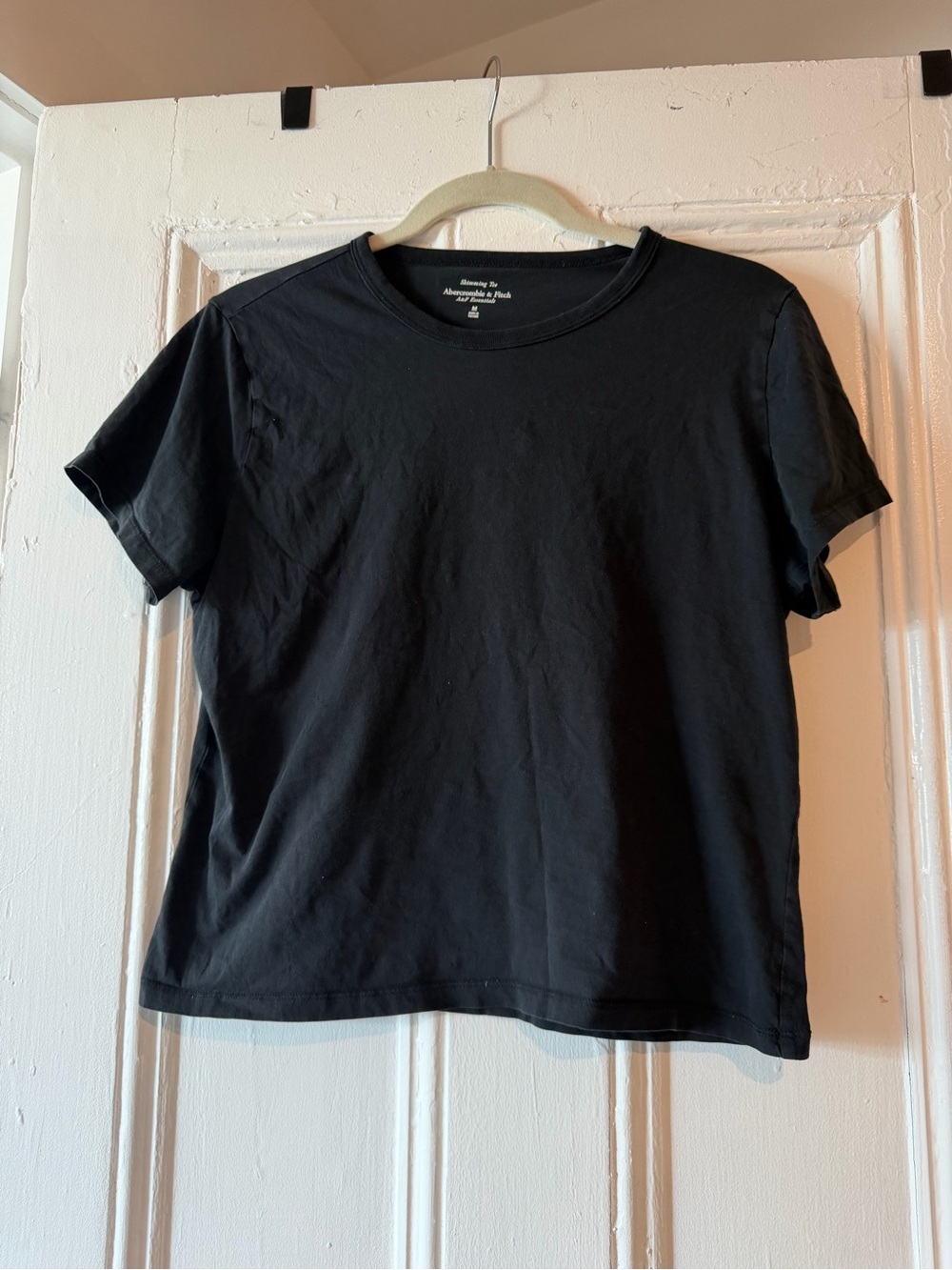 Abercrombie & Fitch Classic Black Skimming Women’s Tee
